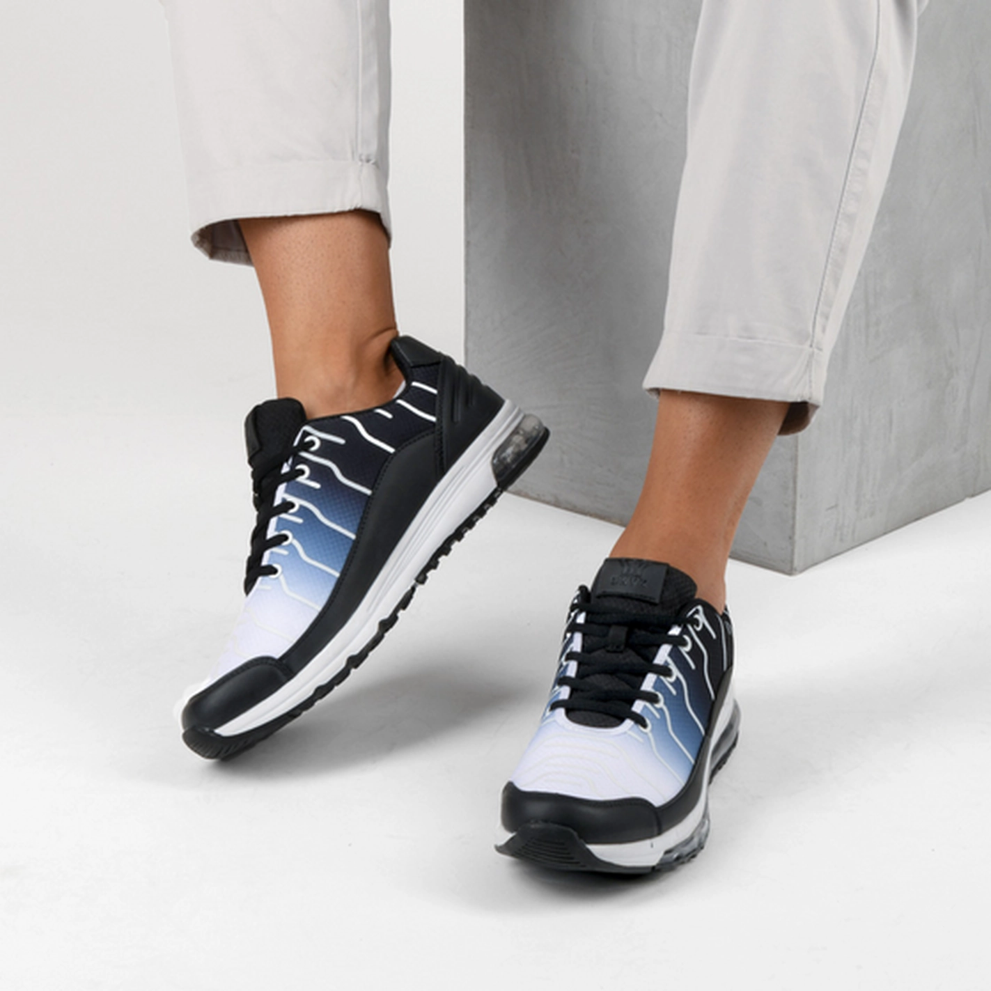 Sneakers ZWART UNYK