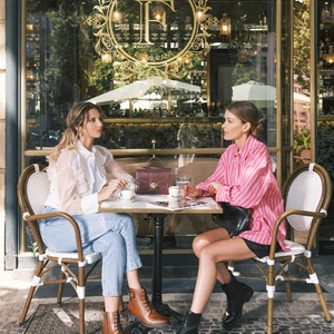 L'automne est arrivée 🍁 C'est le moment idéal pour sortir avec vos copines pour profiter des jolies couleurs de cette saison. Quelle que soit votre préférence, il y a une bottine parfaite pour chacune d'entre vous. Alors, chaussez vos bottines à talon, rangers, chelsea, noir, cognac ... pour partir en virée 👢